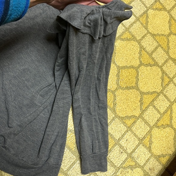 BNWOT Express cold shoulder gray top - Picture 14 of 14